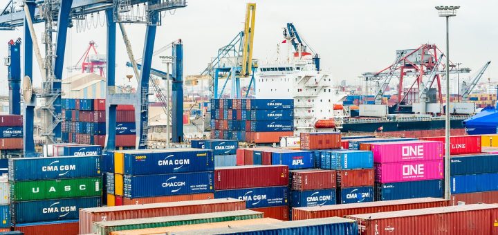 Illustration of the supply-chain pipeline from China factory through container, sea/rail transport, European hub warehouse and final delivery.