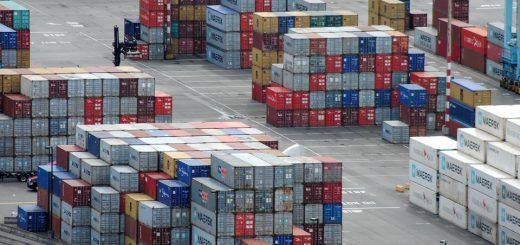 Chart comparing sea, rail and air shipping modes from China to Europe: cost per unit, transit time and suitability for different SKUs.