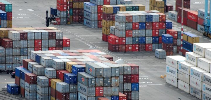 Chart comparing sea, rail and air shipping modes from China to Europe: cost per unit, transit time and suitability for different SKUs.