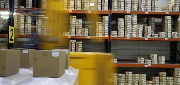 Illustration of parcels shipping from China to Europe and the USA with new de minimis tax checks and duties.