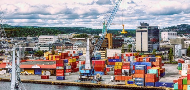 Diagram showing the cost components of DDP shipping from China to Europe and the USA, including freight, duties, VAT and last-mile delivery.